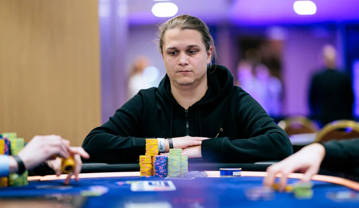 Niklas Astedt Playing poker