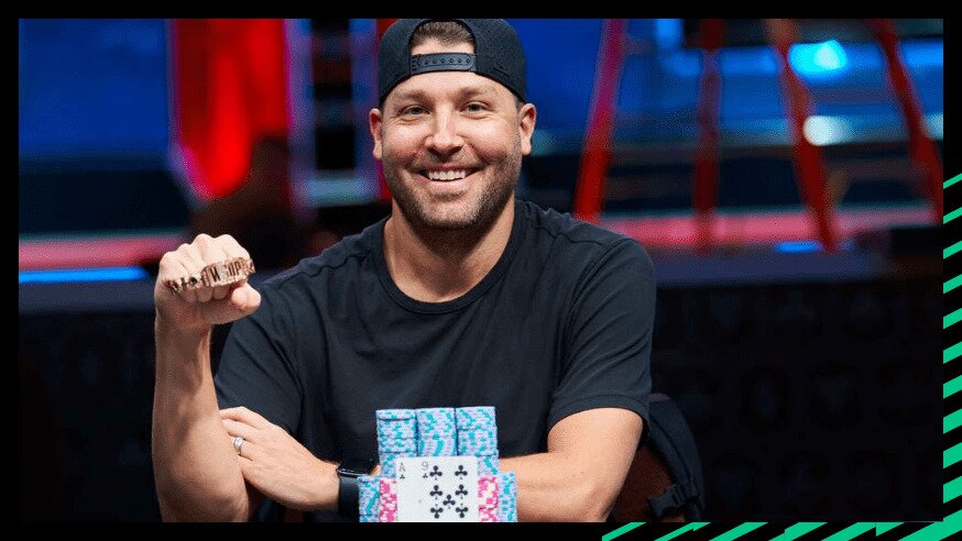 Jeremy Ausmus holding up his WSOP bracelet
