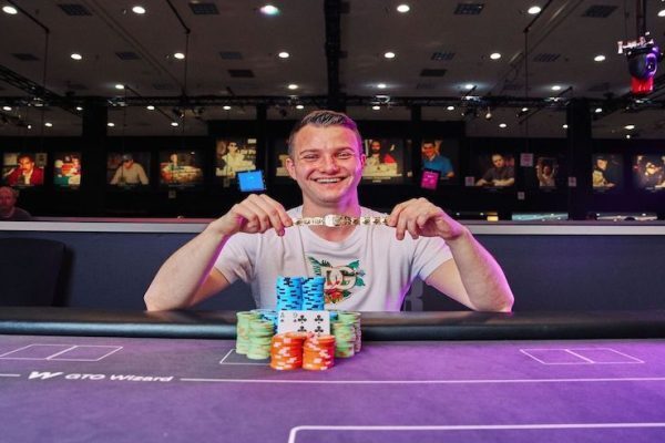 Alex Kulev holding his WSOP bracelet after high roller win