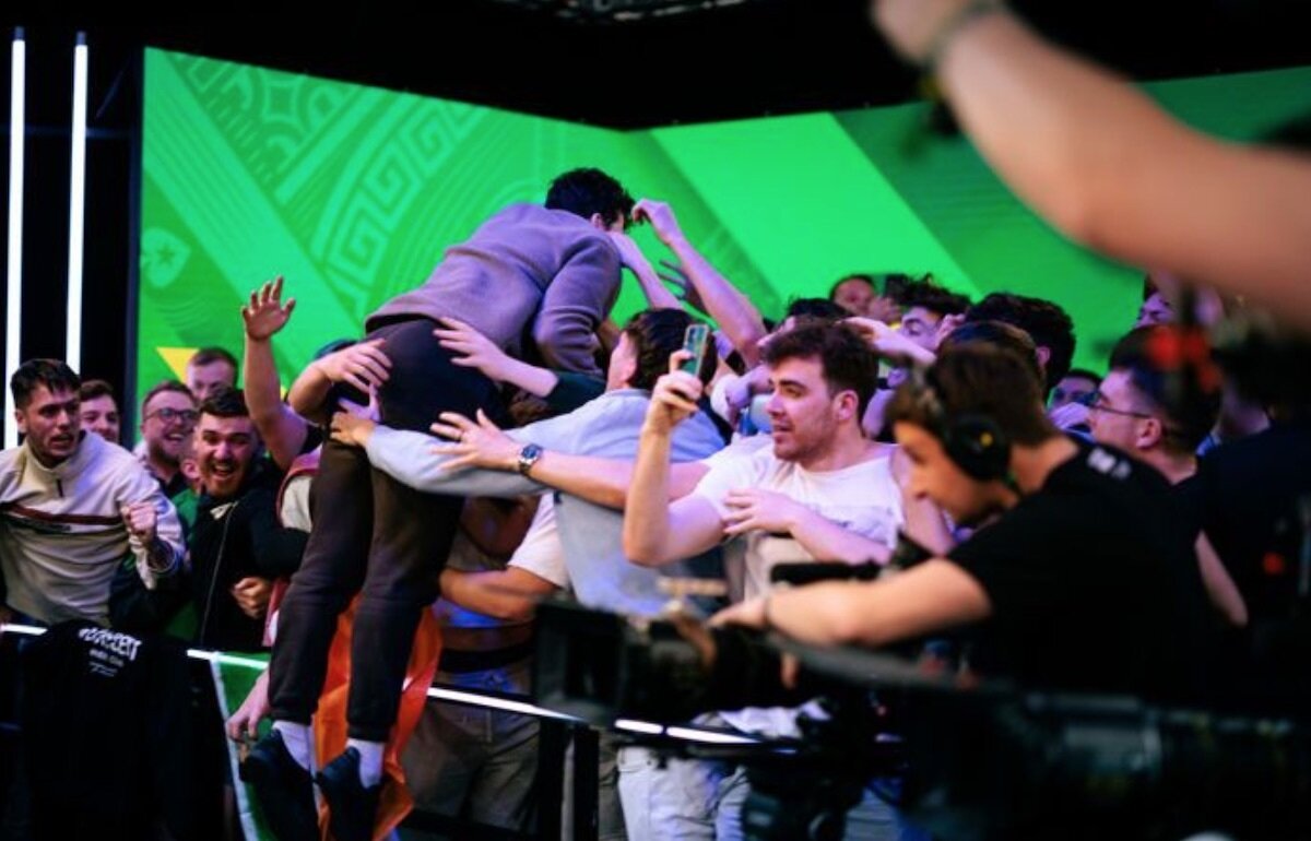 Wilson Meets His Fans